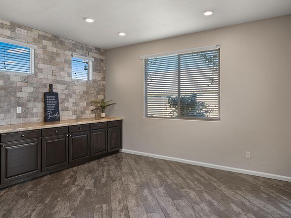 4th image of 1138 E REGENT Drive