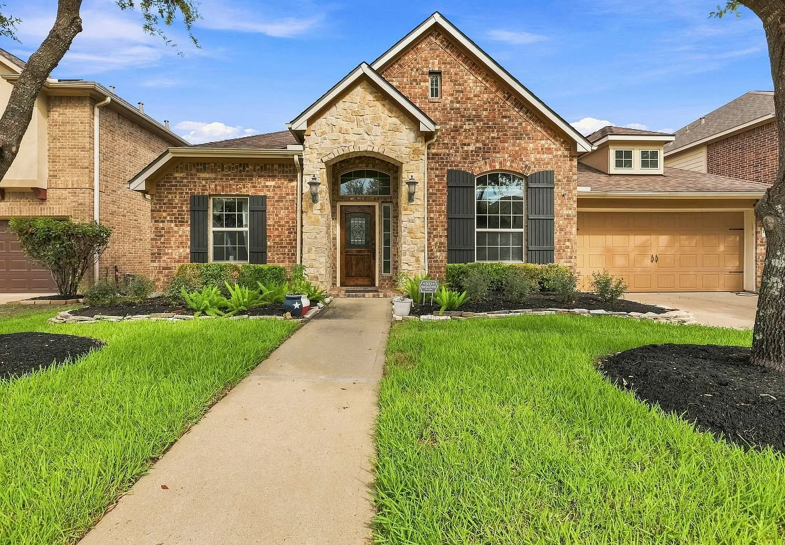 4 bed, 3.5 bath, 3611 sqft, $4,000 — Photo 2