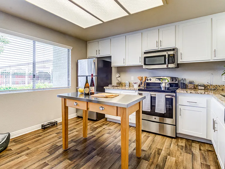 Aliso Creek Apartments — Photo 15