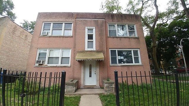 1st image of 1637 W Glenlake Ave APT 1W