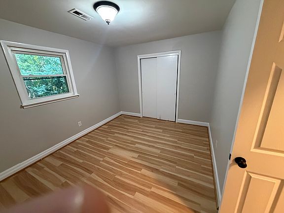 5th image of 621 W Front St