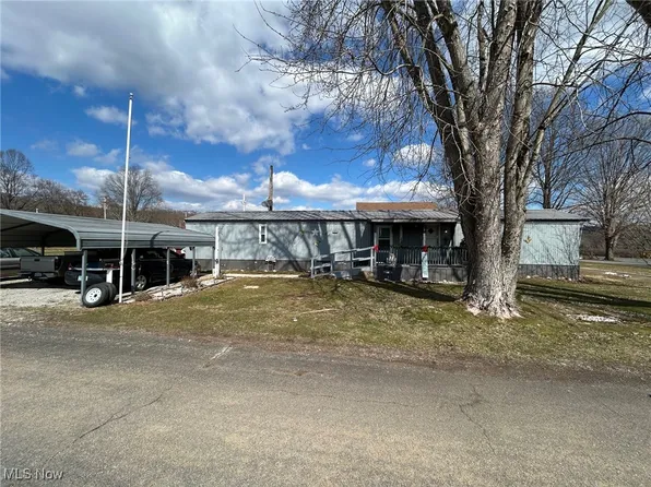 43 Front Dr, Matamoras, OH 45767