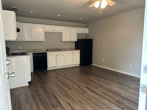 4th image of 700 W Upshur Ave #302