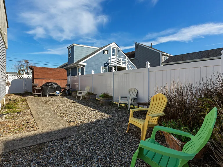 606 W Beach Ave — Photo 43