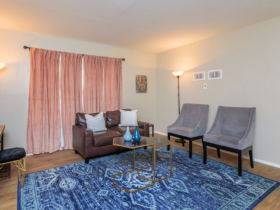 2 Bed / 1 Bath living room