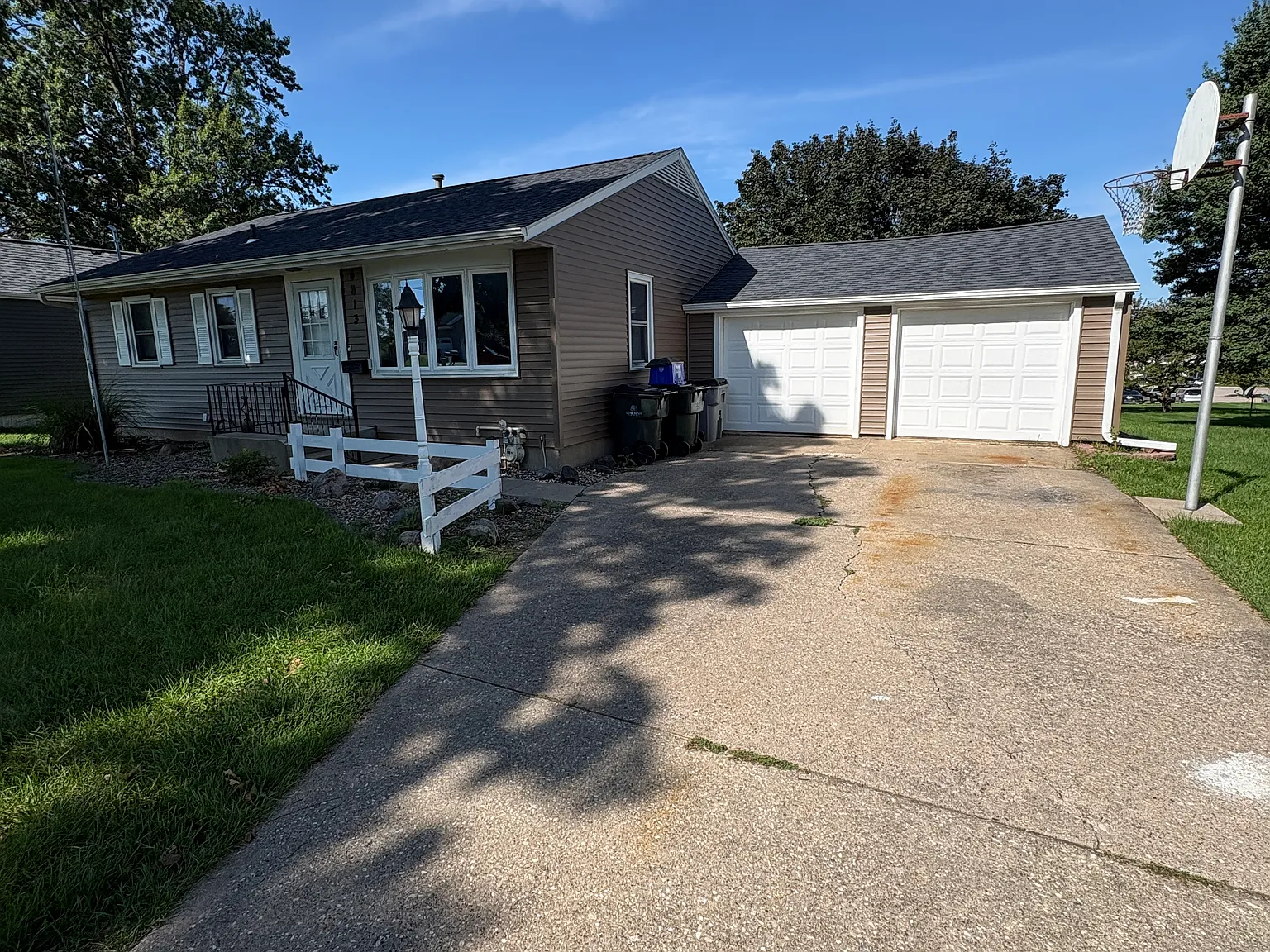 4 bed, 1.5 bath, 1564 sqft, $1,800 — Photo 2