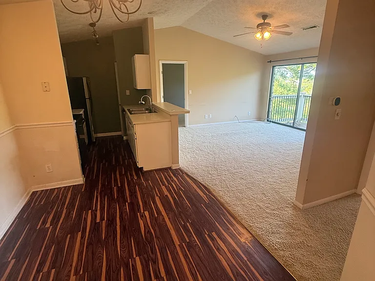10 Woodland Hills Dr #10 — Photo 2