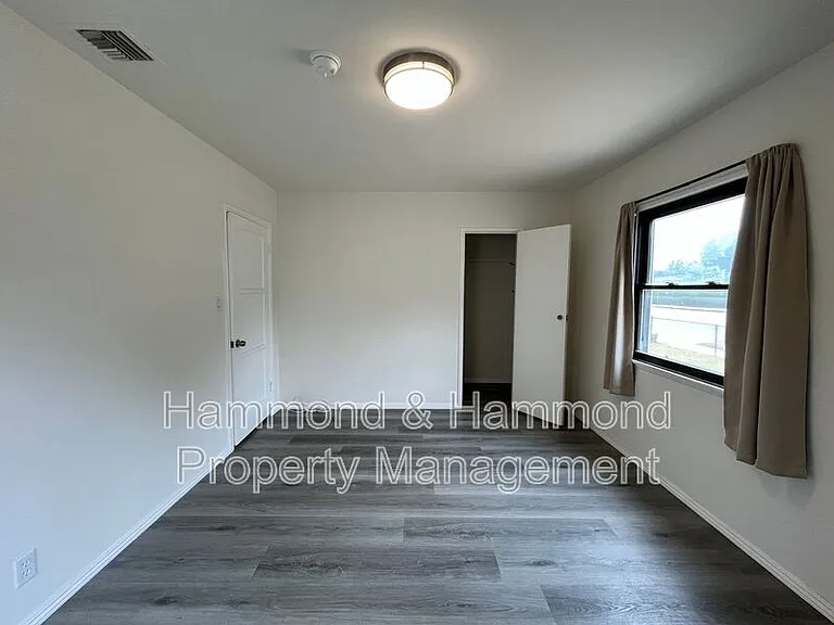 18003 Saticoy St — Photo 15