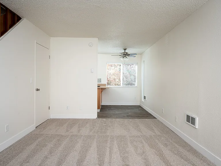 Creston Villa — Photo 19