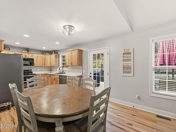 5th image of 7819 Elkton Ln