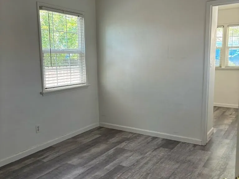 821 Vine St — Photo 11
