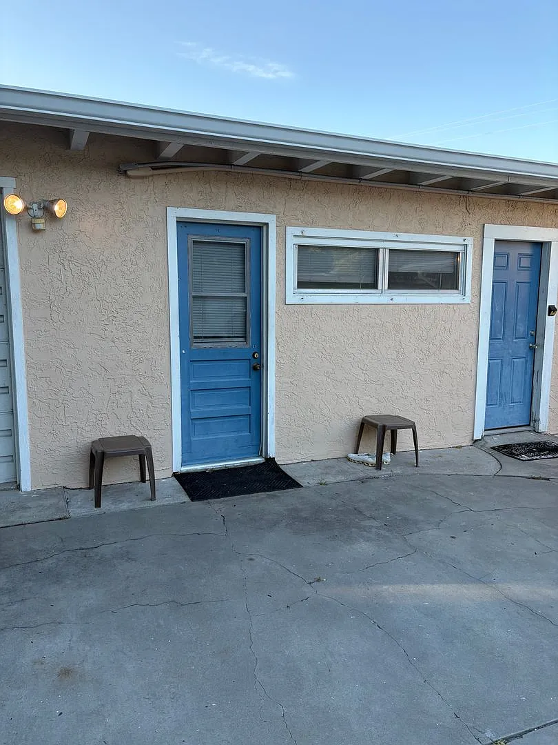 Eileen House — Photo 2