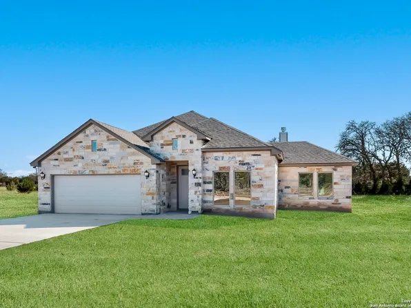 326 Park Rd, Bandera, TX 78003