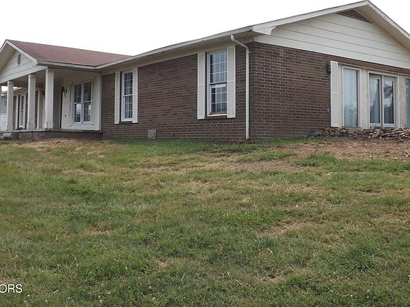 5th image of 262 Oxford Cir