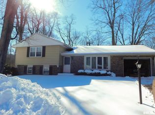 4908 W Woodfern Rd, Peoria, IL 61607