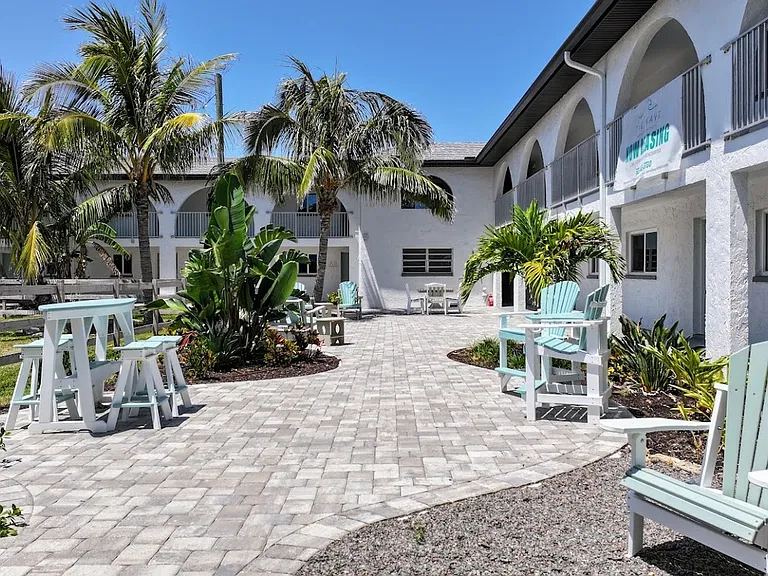 The Wave Beachfront Apartments — Photo 13