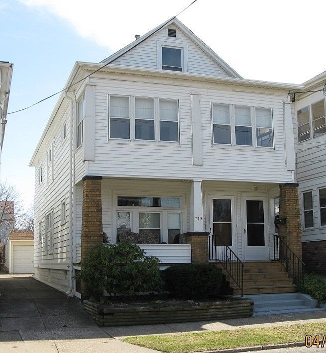 1st image of 719 W 21st St