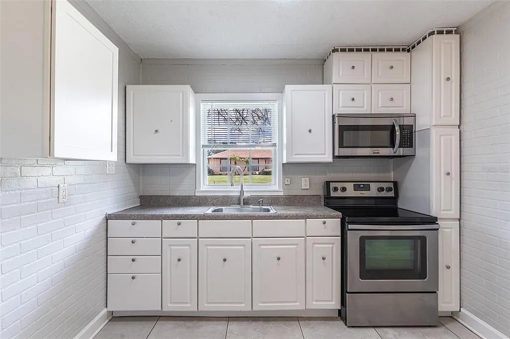 2 bed, 1.0 bath, 1140 sqft, $1,600 — Photo 3