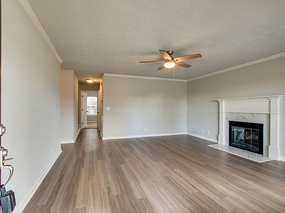 3rd image of 2820 Weybridge Dr