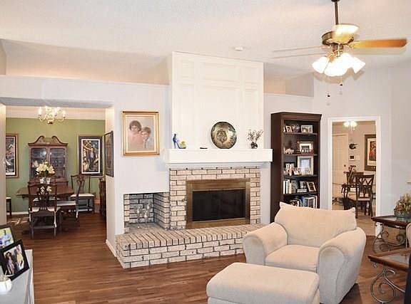 5th image of 1565 Glenmore Dr