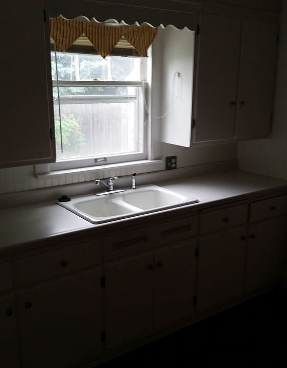 2nd image of 819 N Ottillia St SE
