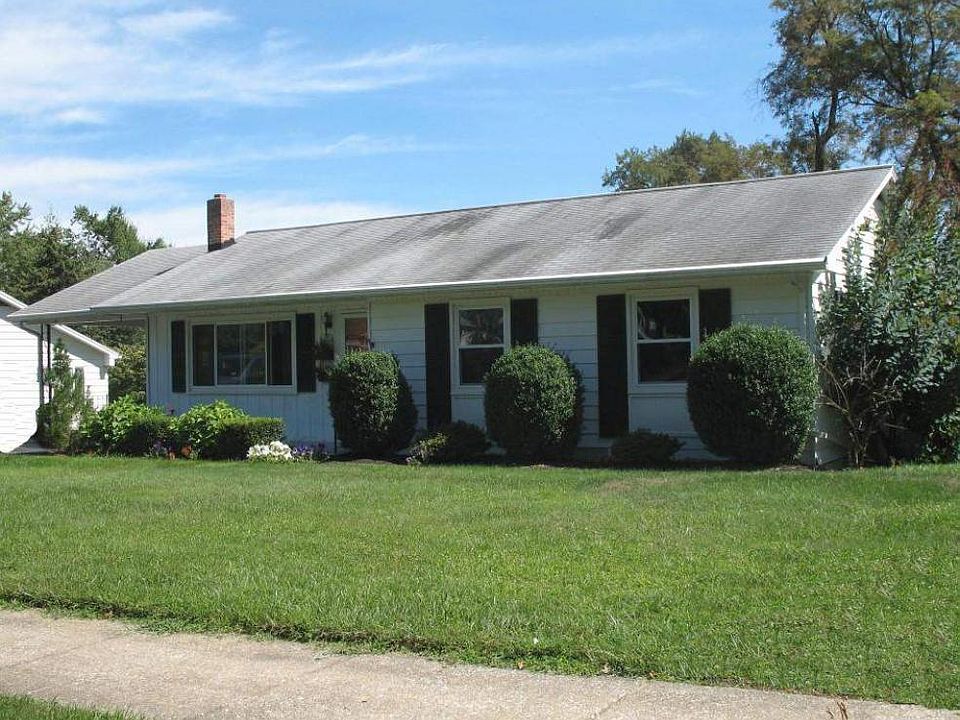 1st image of 204 Greenwood Dr