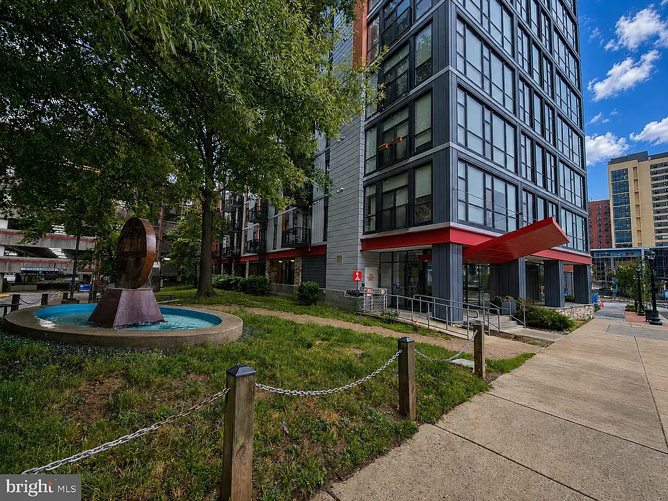 1320 Fenwick Ln #203