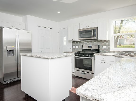 4th image of 1128 Clay St