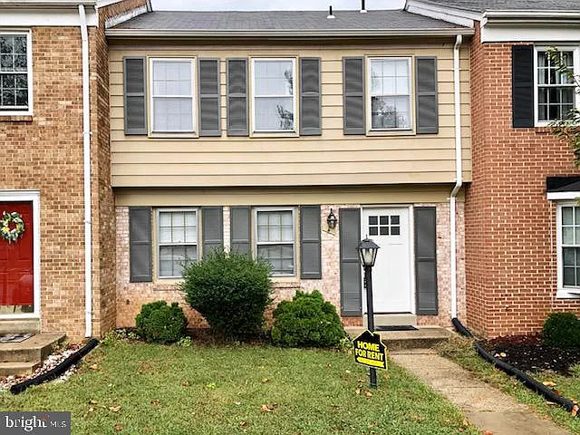 4 Chantilly Ct — Photo 1