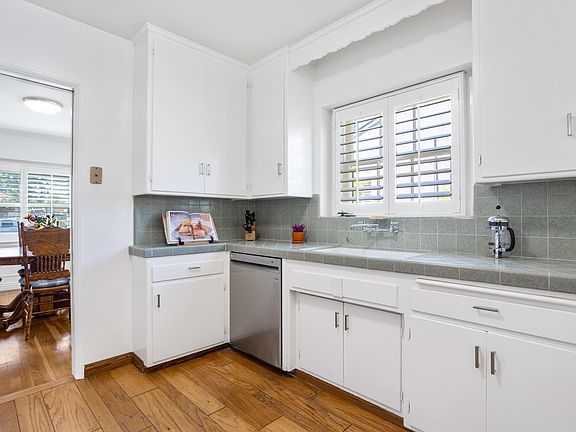 5th image of 4658 Willowcrest Ave