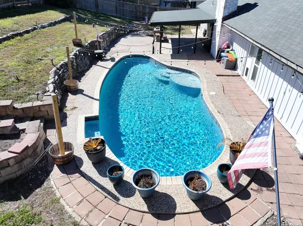 8258 Phoenix, Universal City, TX 78148