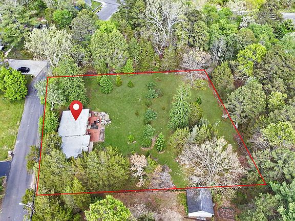 4th image of 563 Reed Road