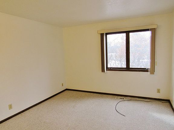 5th image of 4901 Universal Dr APT 7