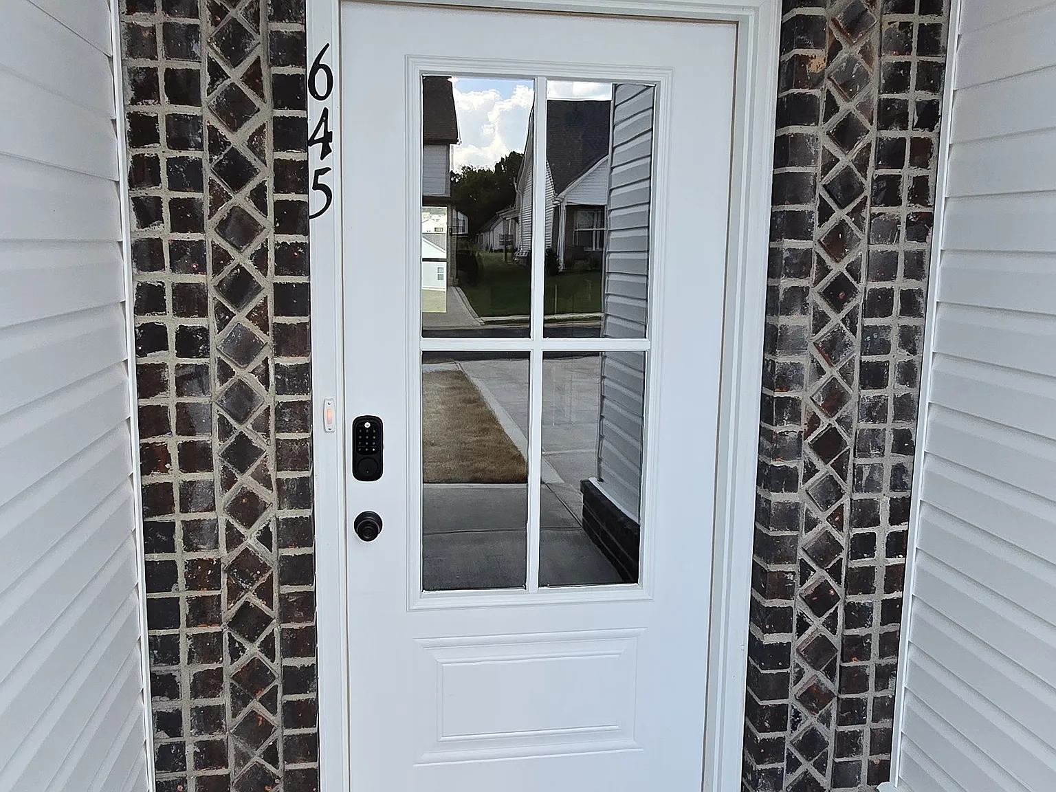 4 bed, 2000 sqft, $2,400 — Photo 4