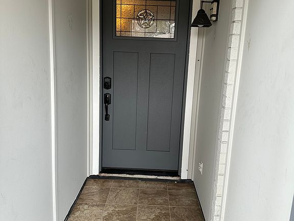 3rd image of 5024 Crawford Dr