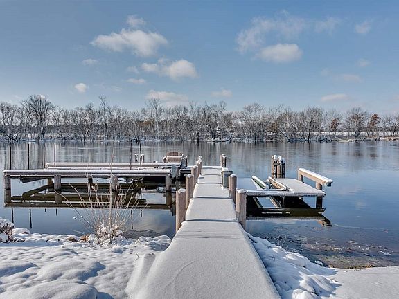 Boat Slip and Lift Included!