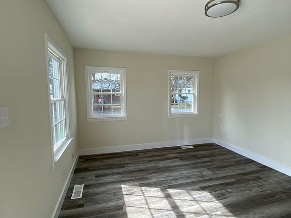 4th image of 901-915 E Edgerton St #901