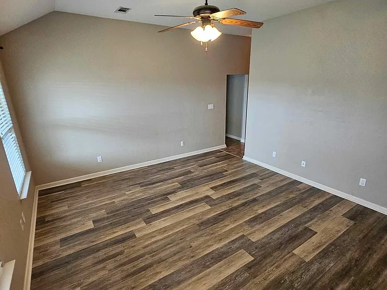 1151 Meadows Dr — Photo 14