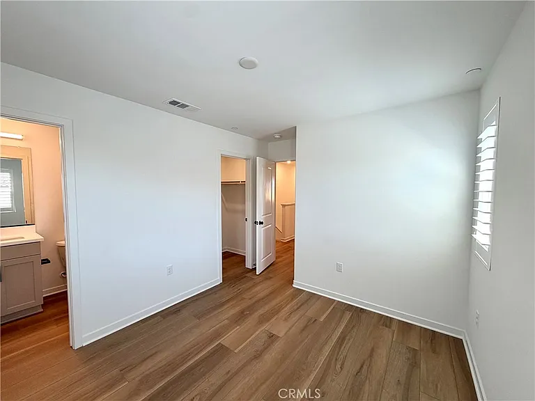 135 Evergreen — Photo 19