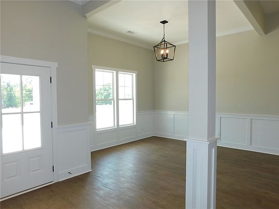4th image of 2807 Lee Road 401