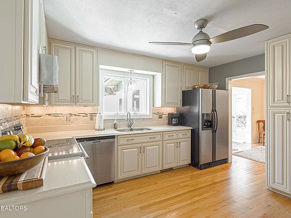 3rd image of 163 Nebraska Ave