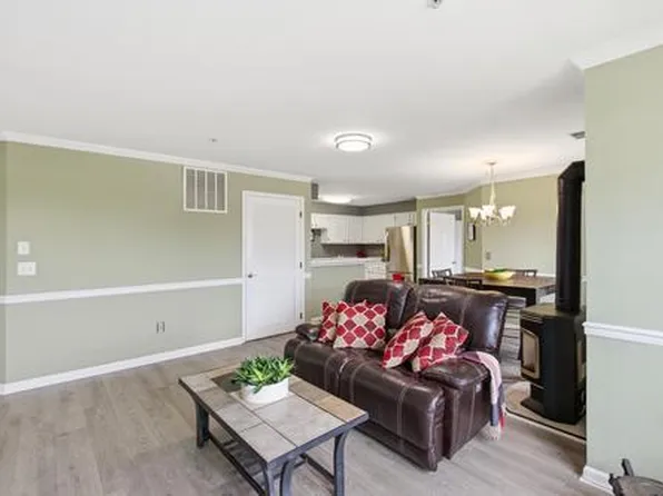8058 Lisle Dr APT 104, Manassas, VA 20109