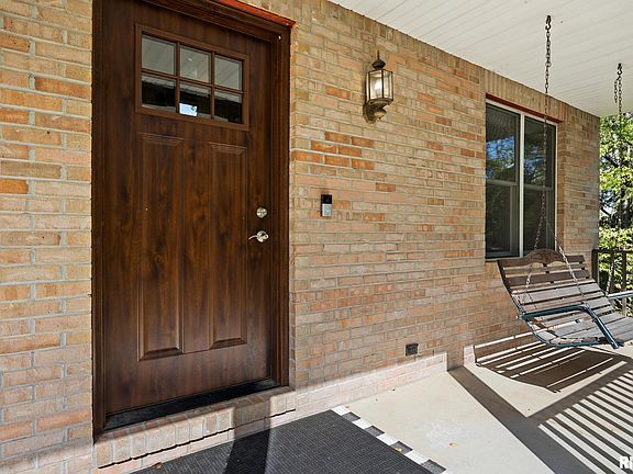 2nd image of 988 Heritage Dr