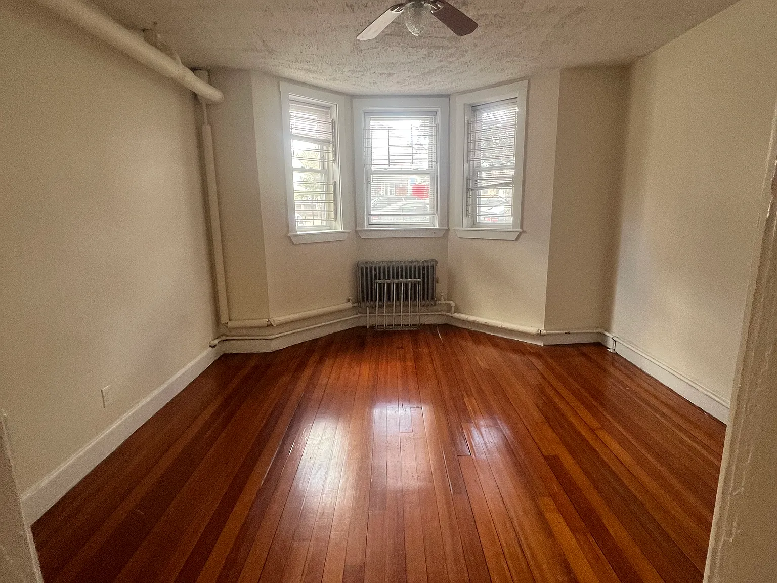 2 bed, 1.0 bath, $2,825 — Photo 3