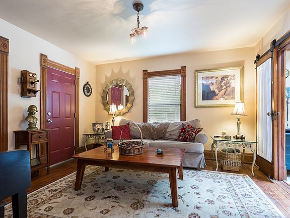 5th image of 602 N Mount Olive St