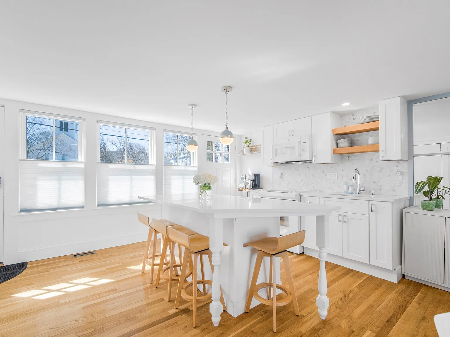 3 bed, 1000 sqft, $4,000 — Photo 4
