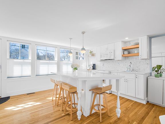4th image of 19 Mount Pleasant St