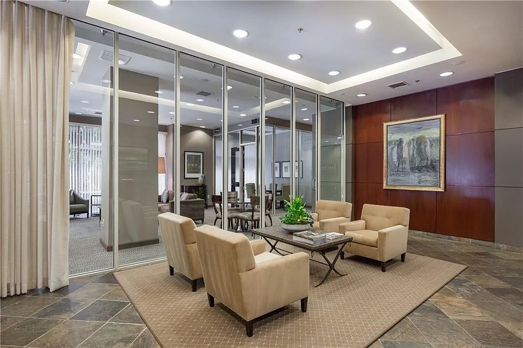 1 bed, 1.0 bath, 947 sqft, $1,950 — Photo 4