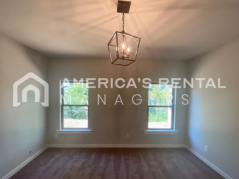 581 Andrew Dr — Photo 15