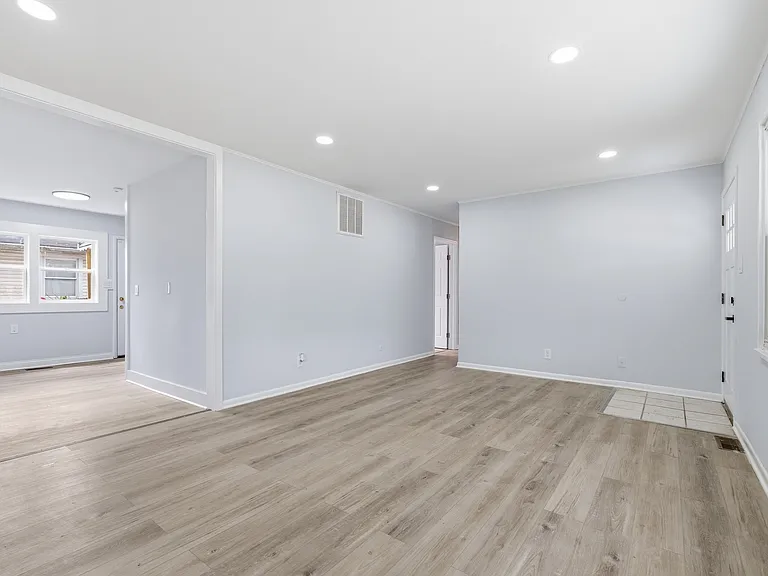 1441 W Lynn Dr — Photo 4